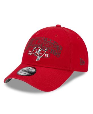New Era - Men's Red Tampa Bay Buccaneers Outline 9FORTY Snapback Hat