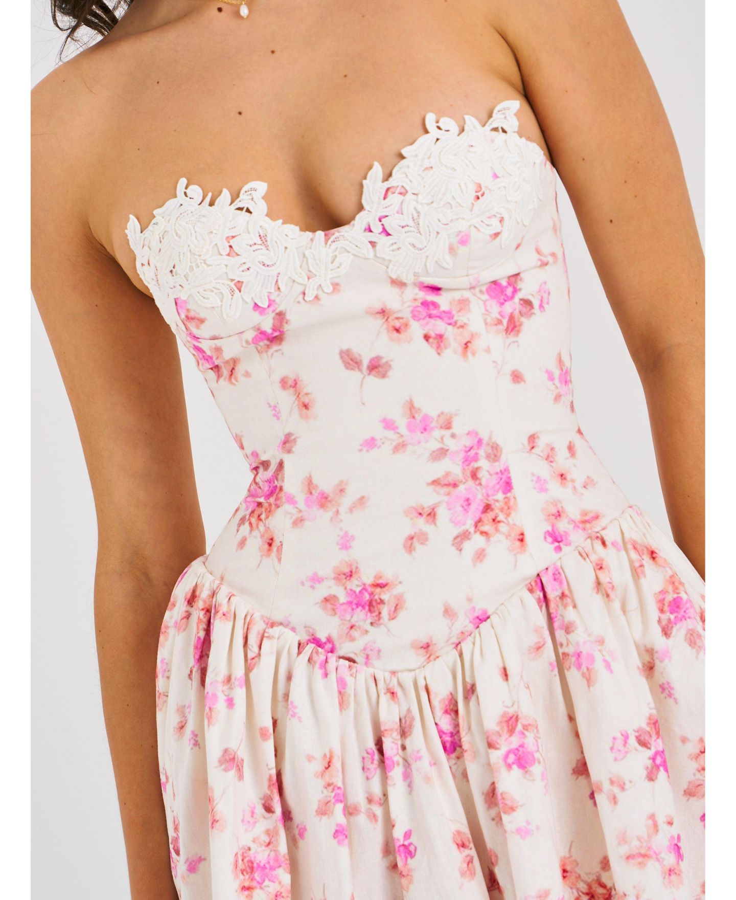 Женское платье Miss Circle Samara Floral Drop Waist Linen Corset Puffy Mini, цвет: Розовый с принтом — фото 5