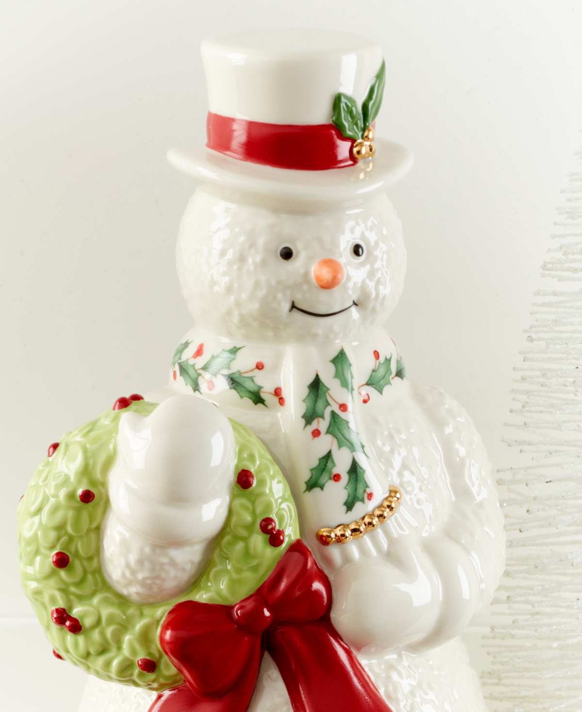 Lenox 2025 Snowman With Wreath Figurine In White