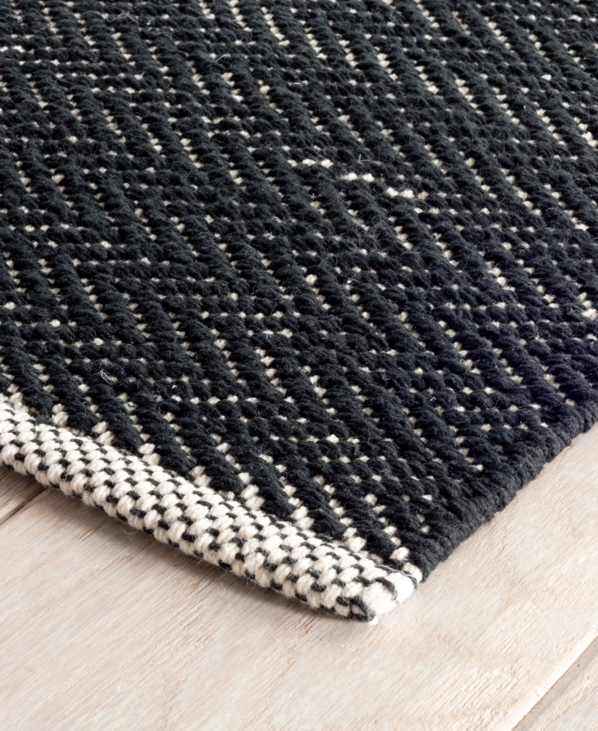 Dash And Albert Rugs By Annie Selke Herringbone Cotton Da970 4'x6' Area Rug In Black