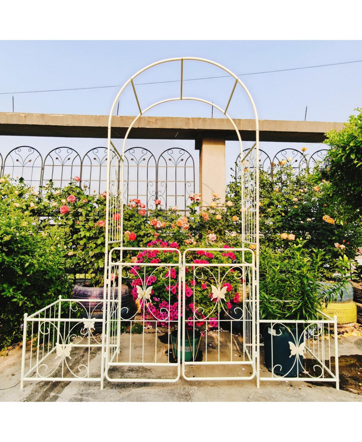 Cream White Metal Garden Arch with Gate - Creamy white