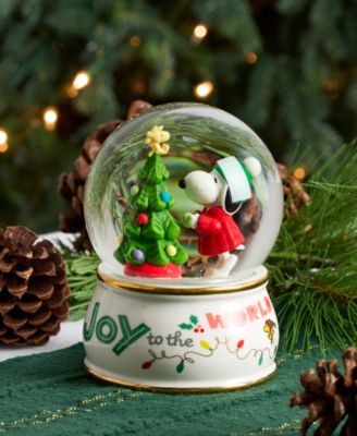 Snoopy Snow Globe