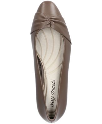 Lyanna Women's Block Heel Pumps