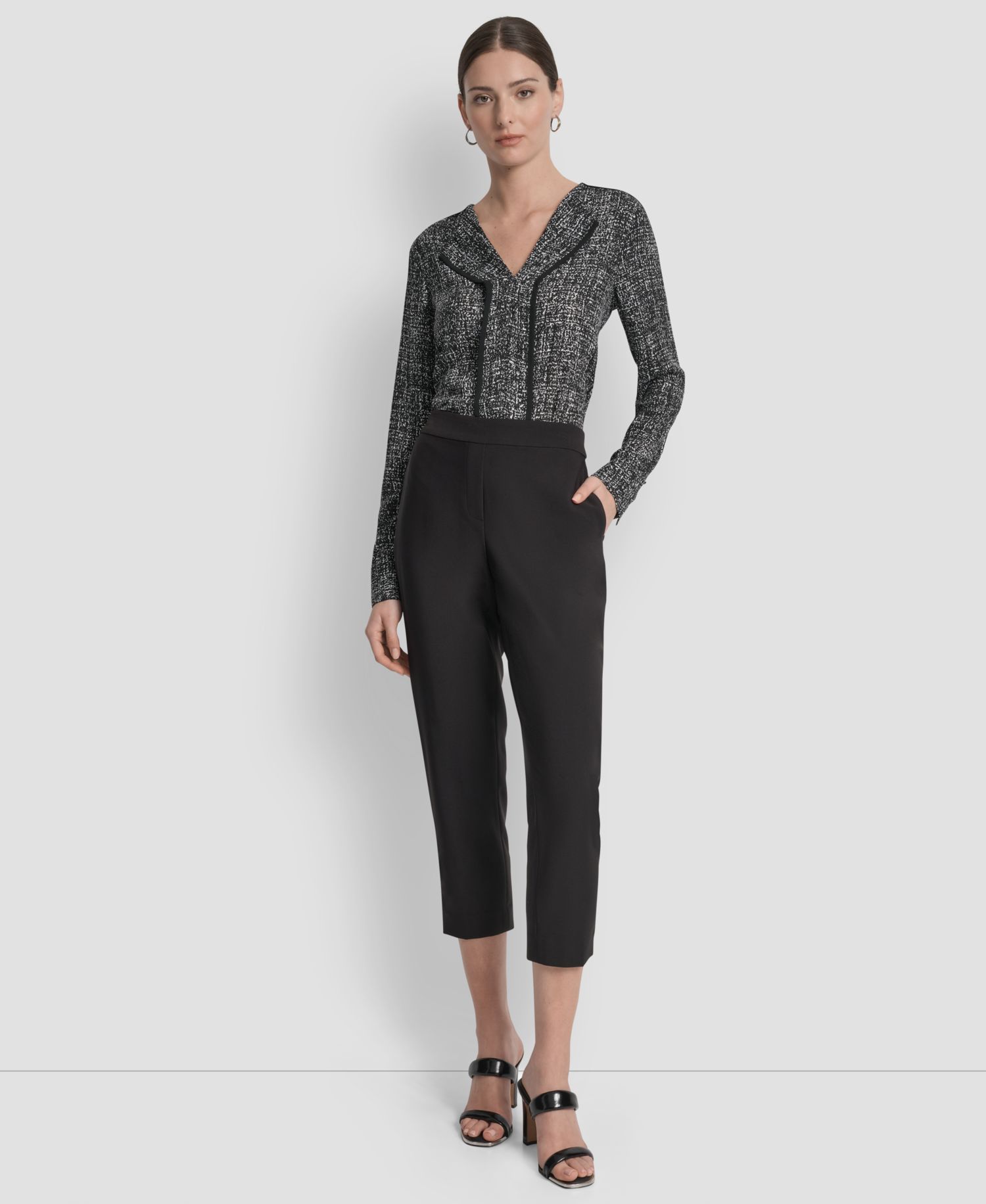 Petite Mid-Rise Pull-On Cropped Pants
