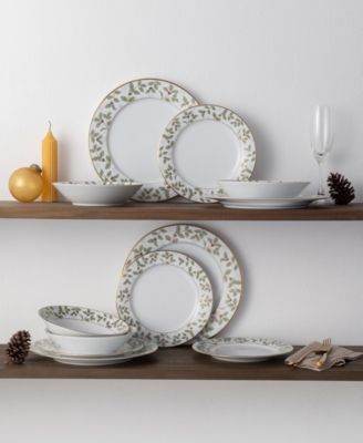 Holly & Berry Gold 12-Piece Dinnerware Set, Service For 4