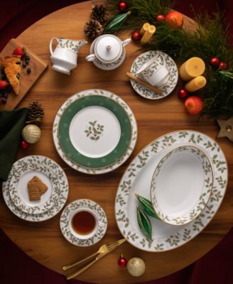 Holly & Berry Gold Set of 4 Saucers, 6"