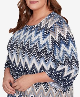 Plus Size Classic Puff Print Textured Chevron Crew Neck Top
