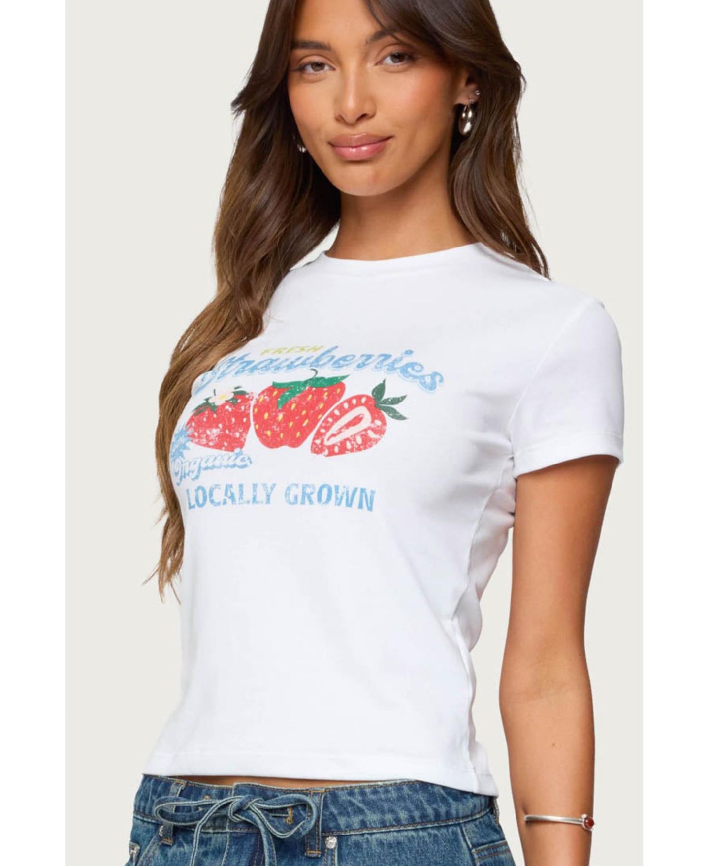 Женская футболка Edikted Fresh Strawberries Graphic, цвет: Белый — фото 4