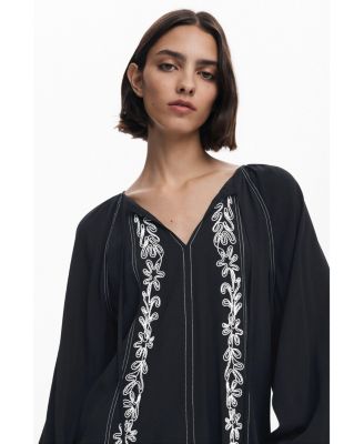 Women's Blouse with contrast embroidery