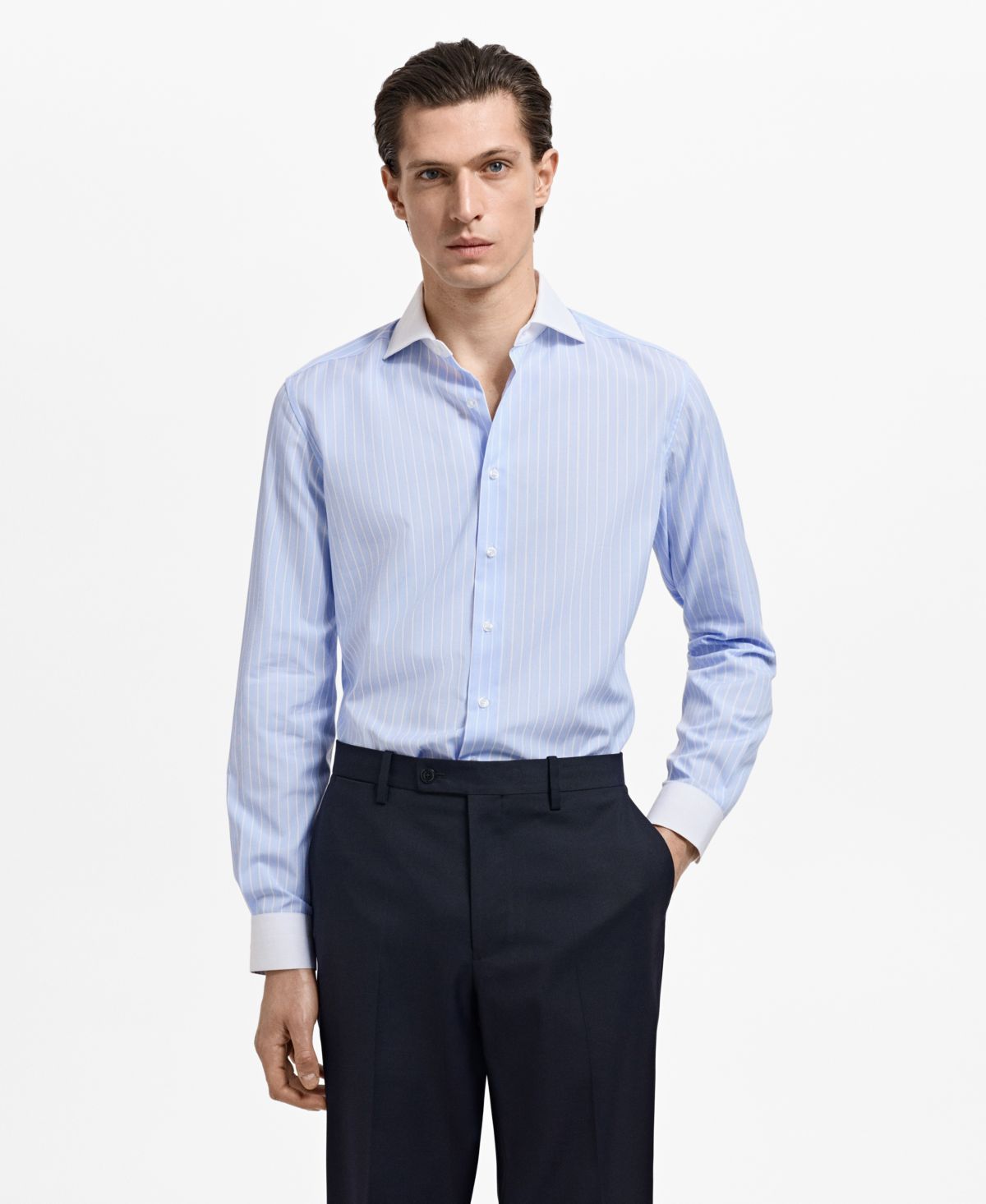 Мужская приталенная рубашка в полоску с принтом