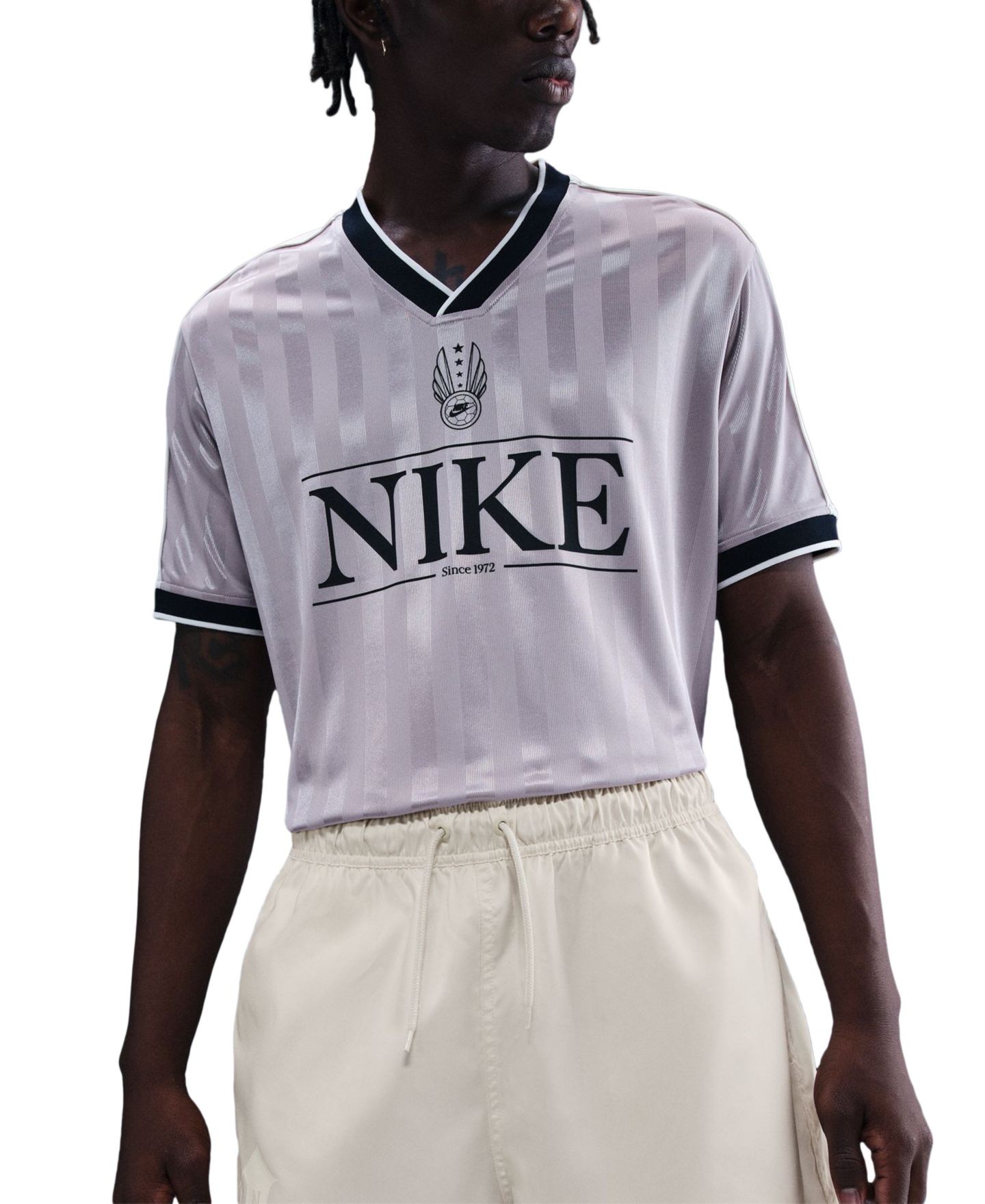 Мужские шорты Nike Club Flow Standard-Fit 6" Shorts, цвет: Призрачный — фото 2