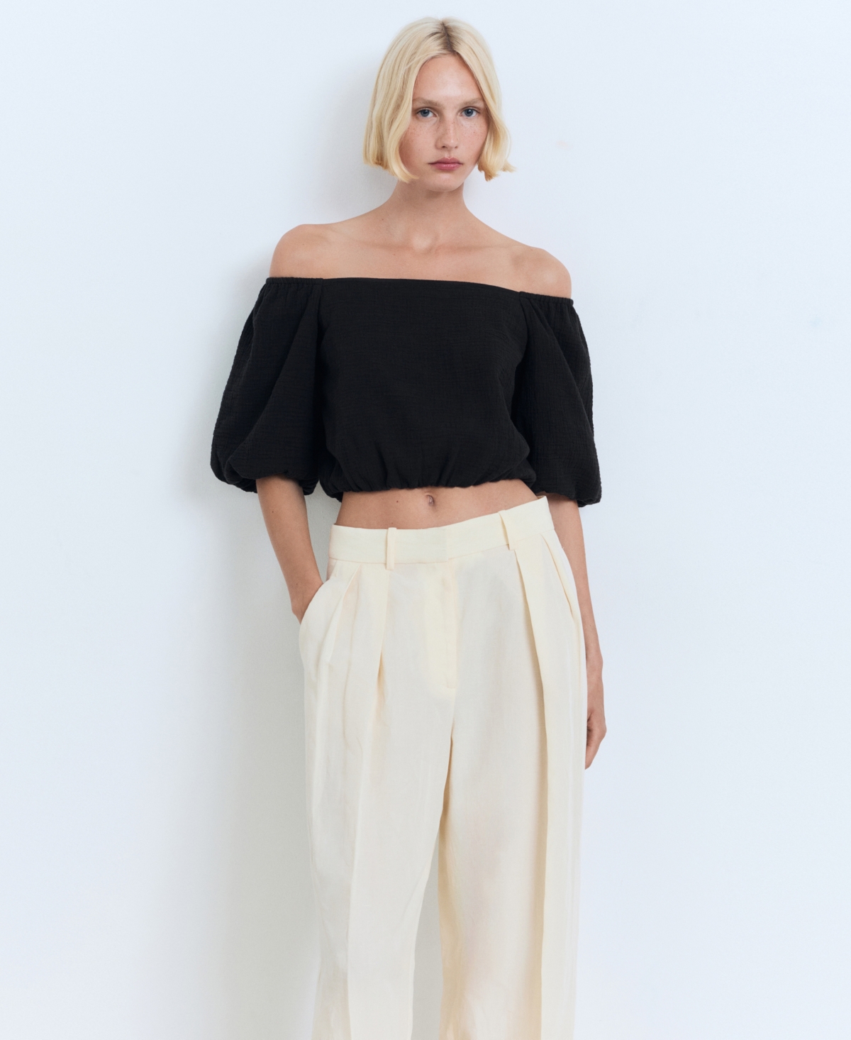 Mango Puffed Off The Shoulder Crop Top In Black