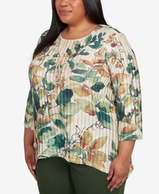 Plus Size Mount Laurel Abstract Leaf Sharkbite Hem Pull On Top with Necklace