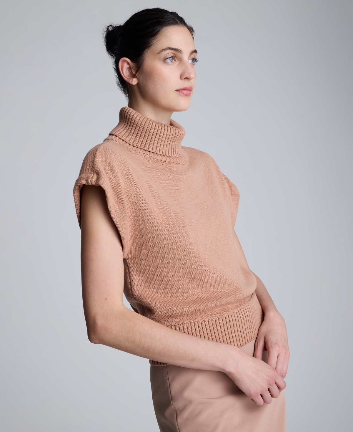 Kenneth Cole Sleeveless Mockneck Sweater With Shoulder Pads In Brown
