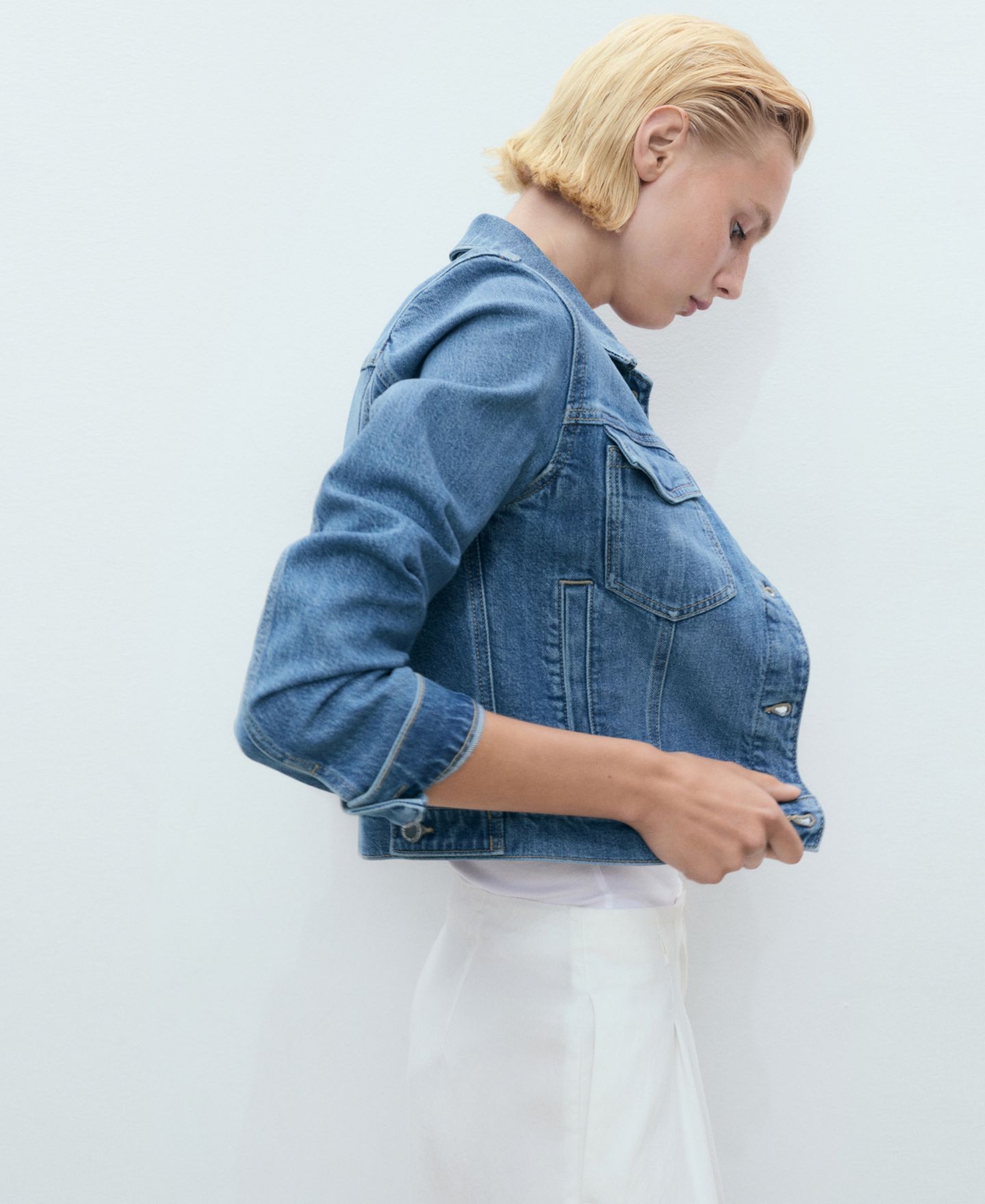 Женская куртка Mango Pockets Denim Jacket, цвет: Средний синий — фото 3