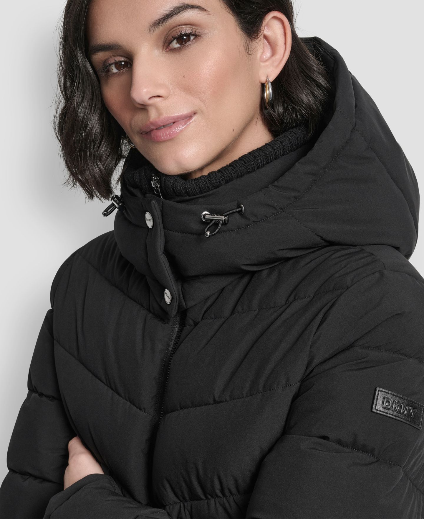Женская куртка DKNY Shine Hooded Anorak Puffer, цвет: Чёрный — фото 6