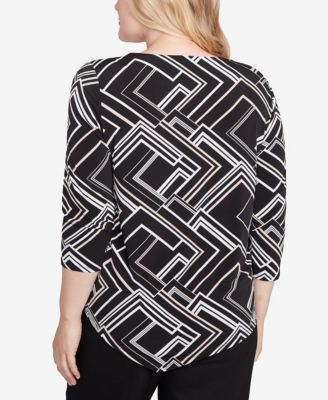 Petite Geometric Textured Top with Necklace