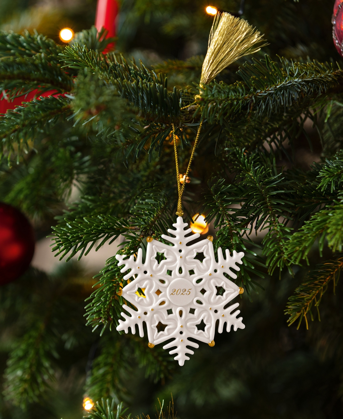 Villeroy & Boch 2025 Christmas Classics Annual Snowflake Ornament In White