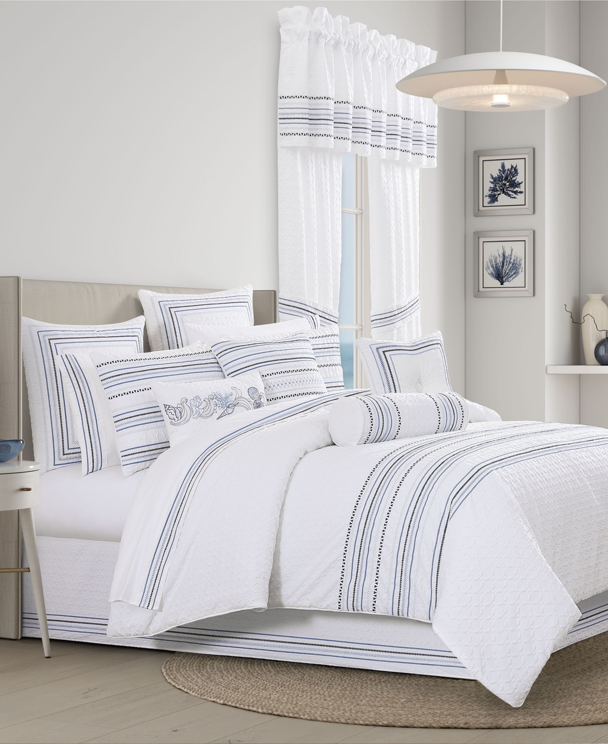 J Queen New York Bayside Embroidered 4-pc. Comforter Set, California King In Blue