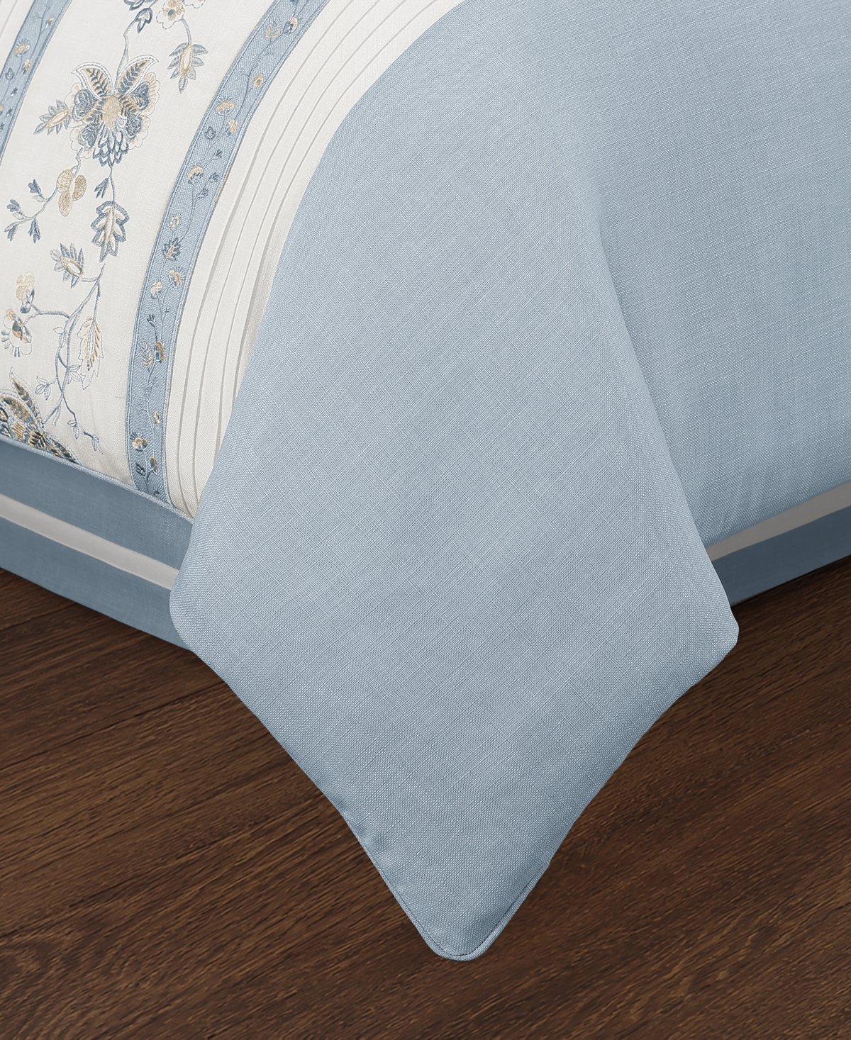 J Queen New York Garden Bloom Embroidered 4-Pc. Comforter Set