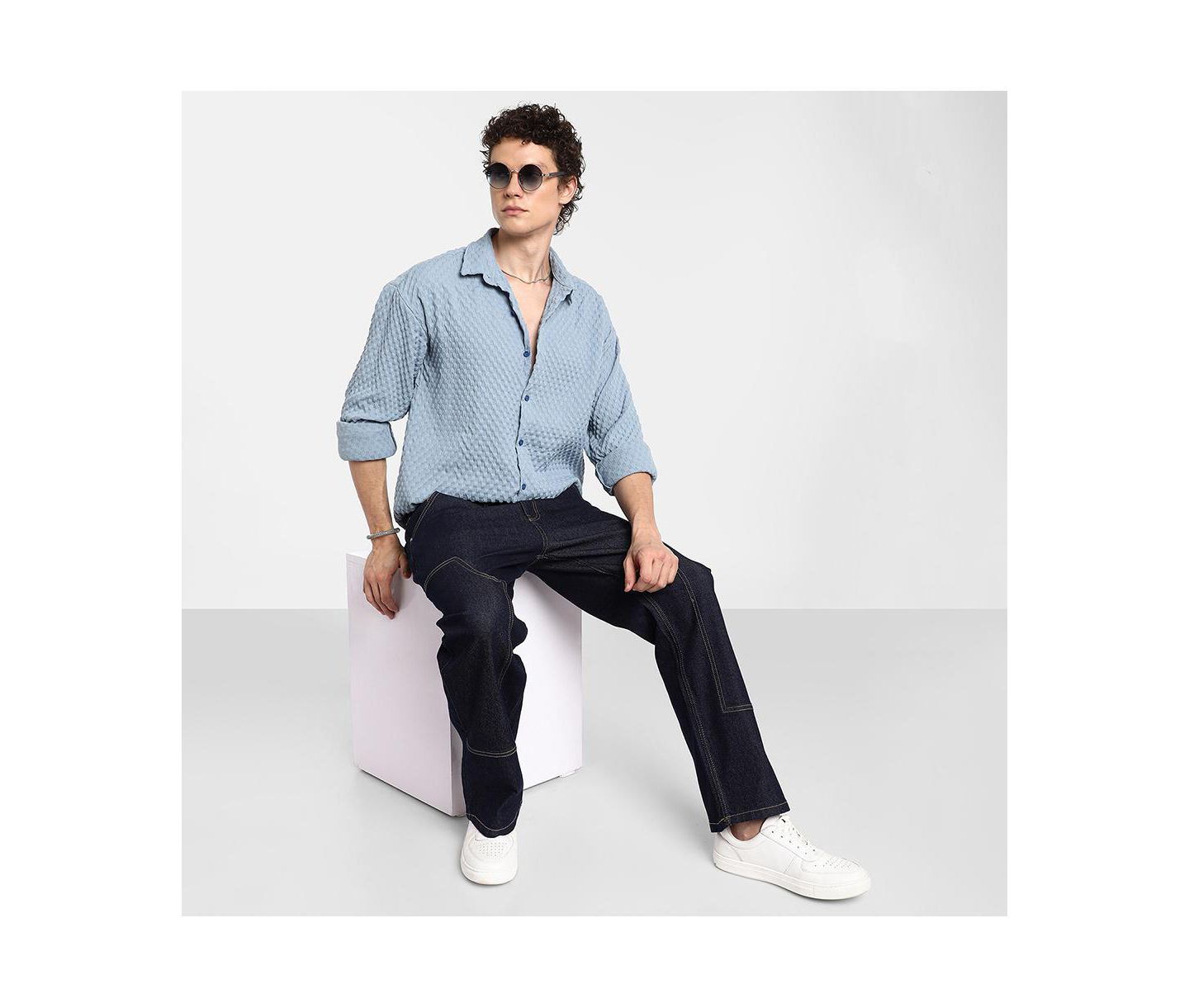 Мужская рубашка Cahoot Campus Sutra Cornflower Blue Cubic-Textured Oversized, цвет: Синий — фото 5