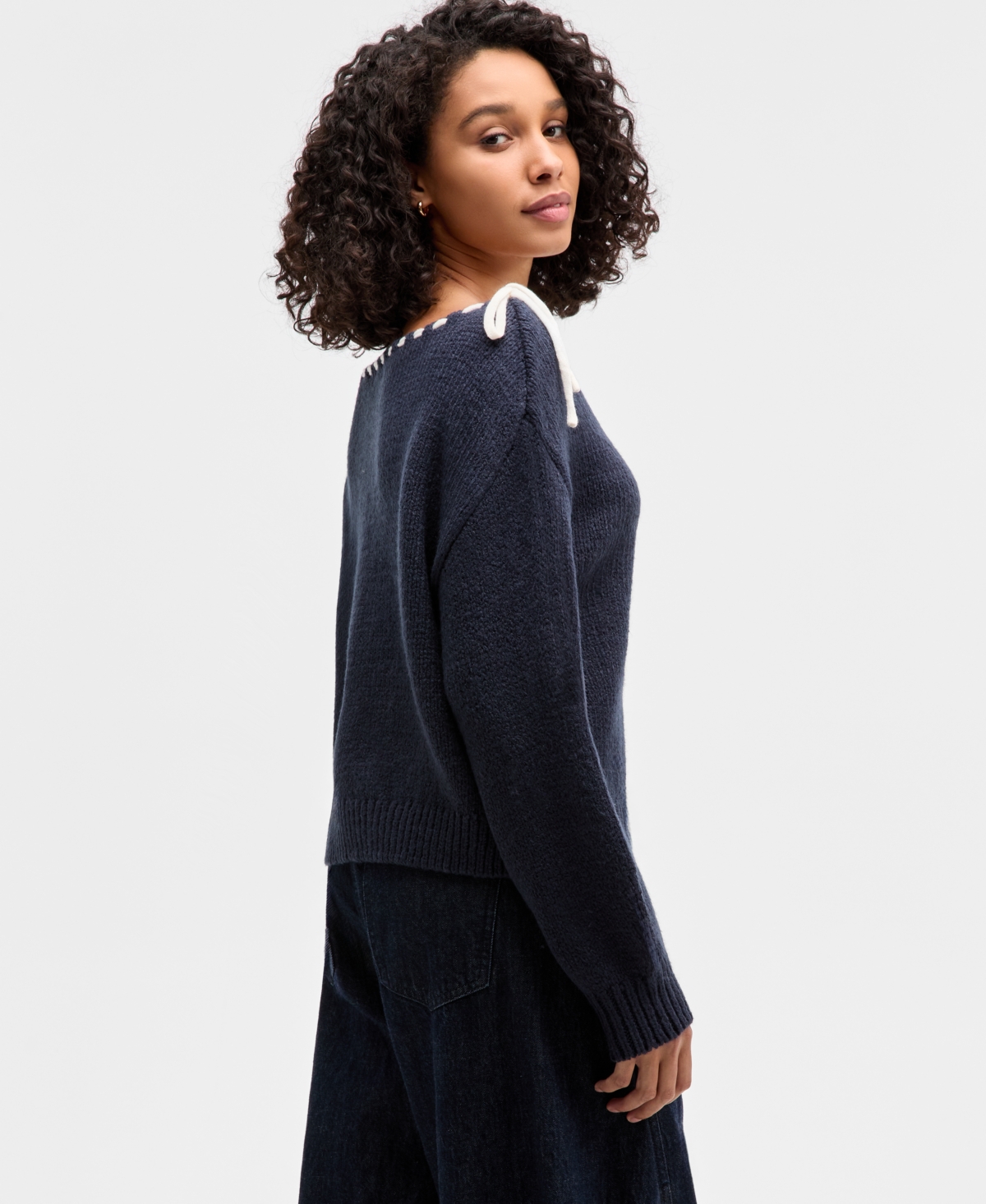 Hooked Up by Iot Juniors' Bow Boat-Neck Sweater