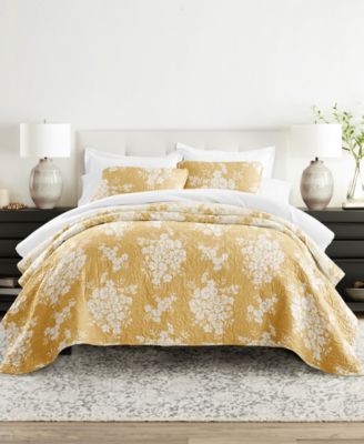 Distressed Bouquet Reversible 3-Pc. Quilt Set, Full/Queen