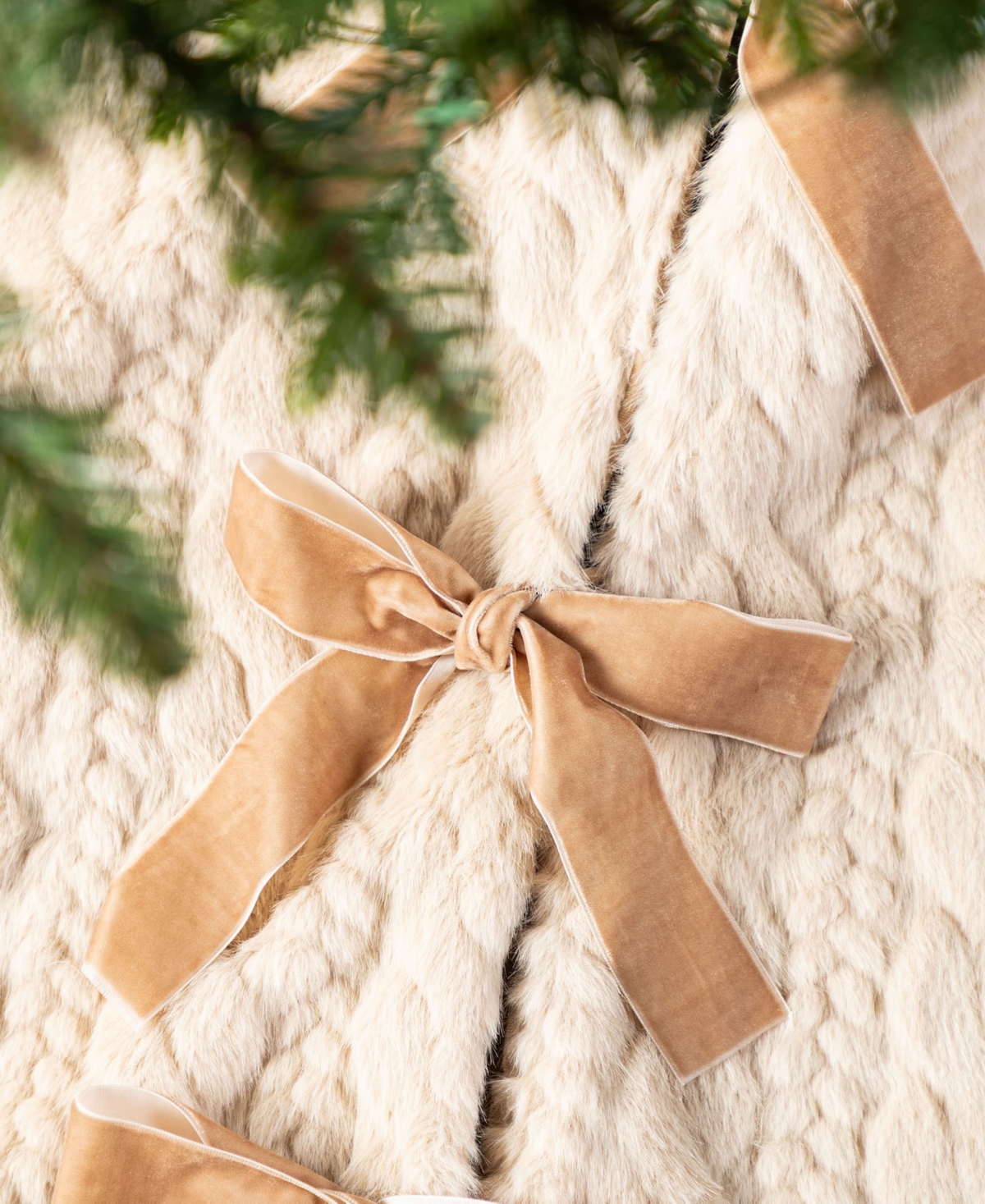 Glitzhome 60" Deluxe Reversible Christmas Tree Skirt In Multi