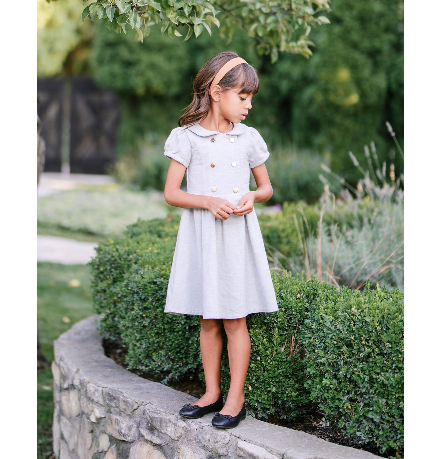 Платье Hope & Henry Organic Double Breasted Flannel Dress with Collar для девочек, цвет: Серый меланжевый — фото 2