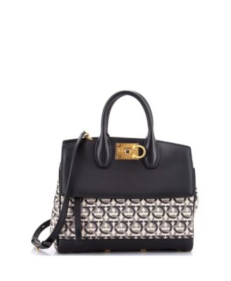 Pre-Owned Salvatore Ferragamo