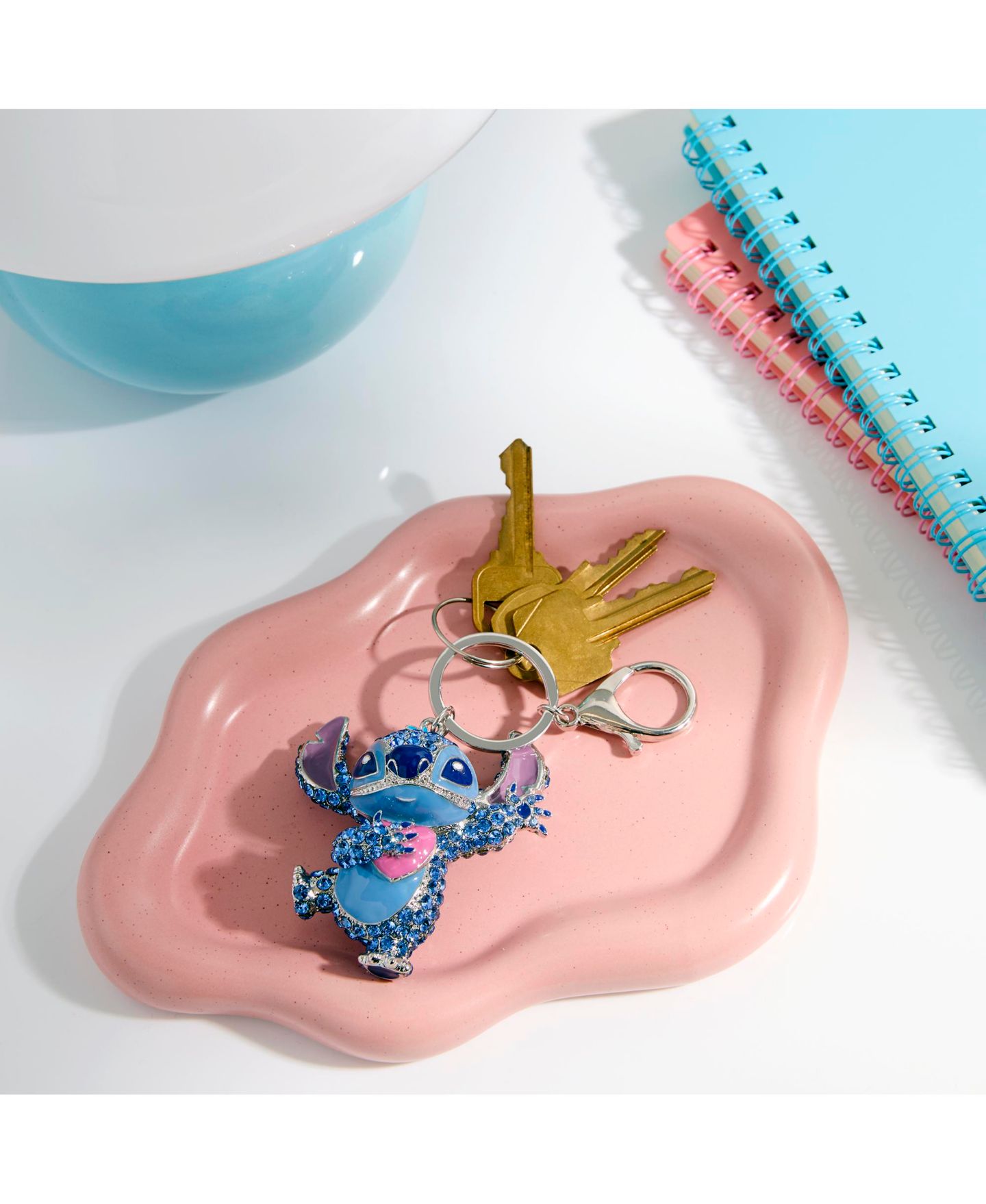 Брелок Disney Stitch Keychain Official License, Multicolored Pave Crystal Stitch Heart Charm Keychain, Bag Charm, цвет: Синий / Розовый — фото 2
