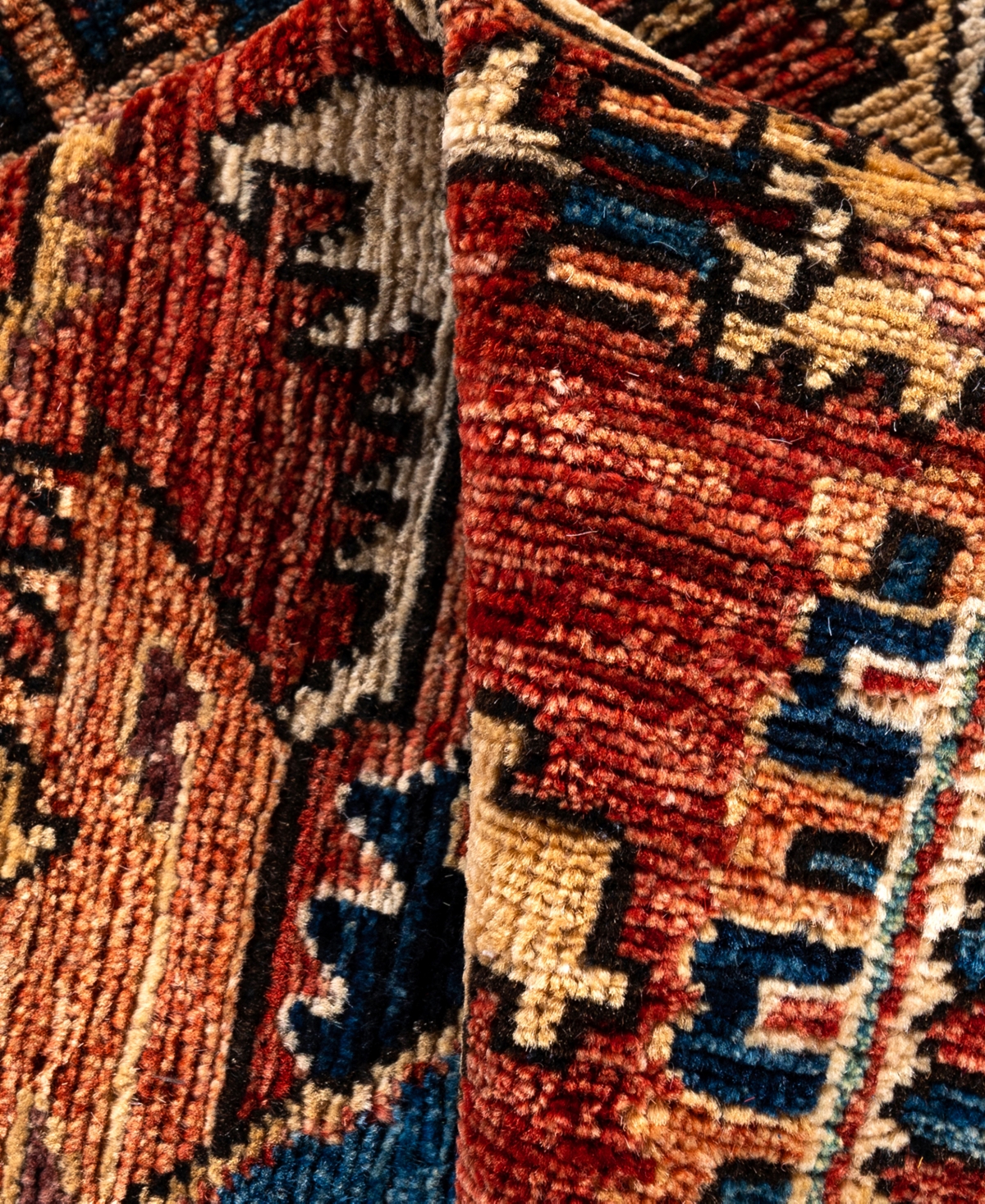 Adorn Hand Woven Rugs Serapi M0103-313 4'2"x6'3" Area Rug In Red