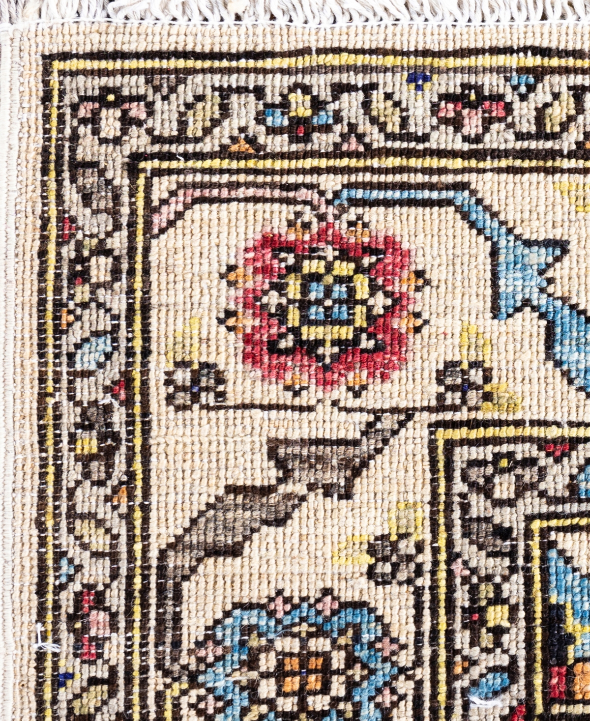 Adorn Hand Woven Rugs Serapi M0103-325 4'x5'11" Area Rug In White