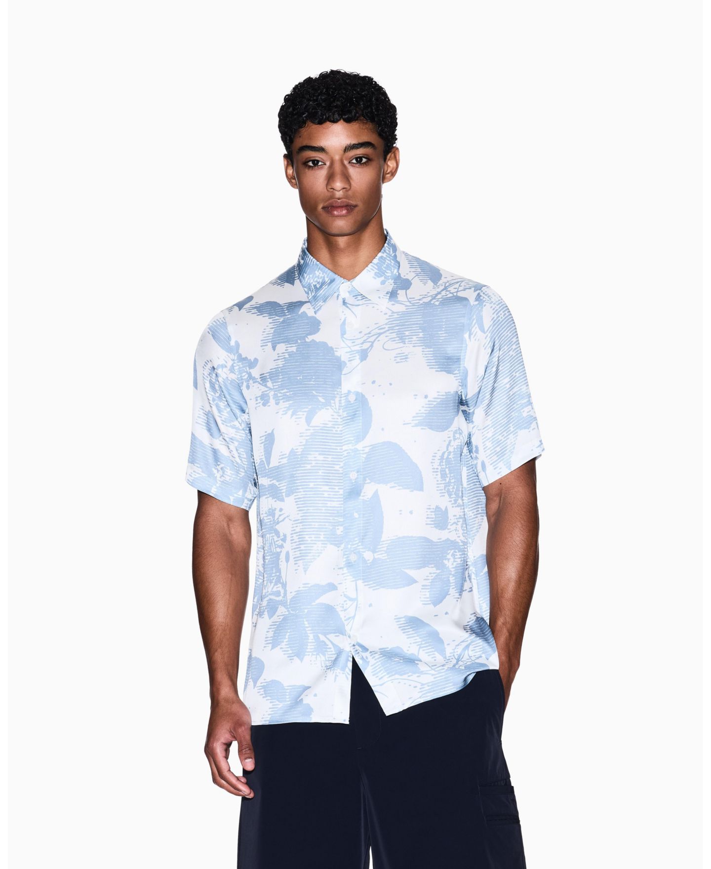 Мужская рубашка A|X Armani Exchange Short Sleeve Viscose Print Woven, цвет: Выцветший с принтом — фото 1