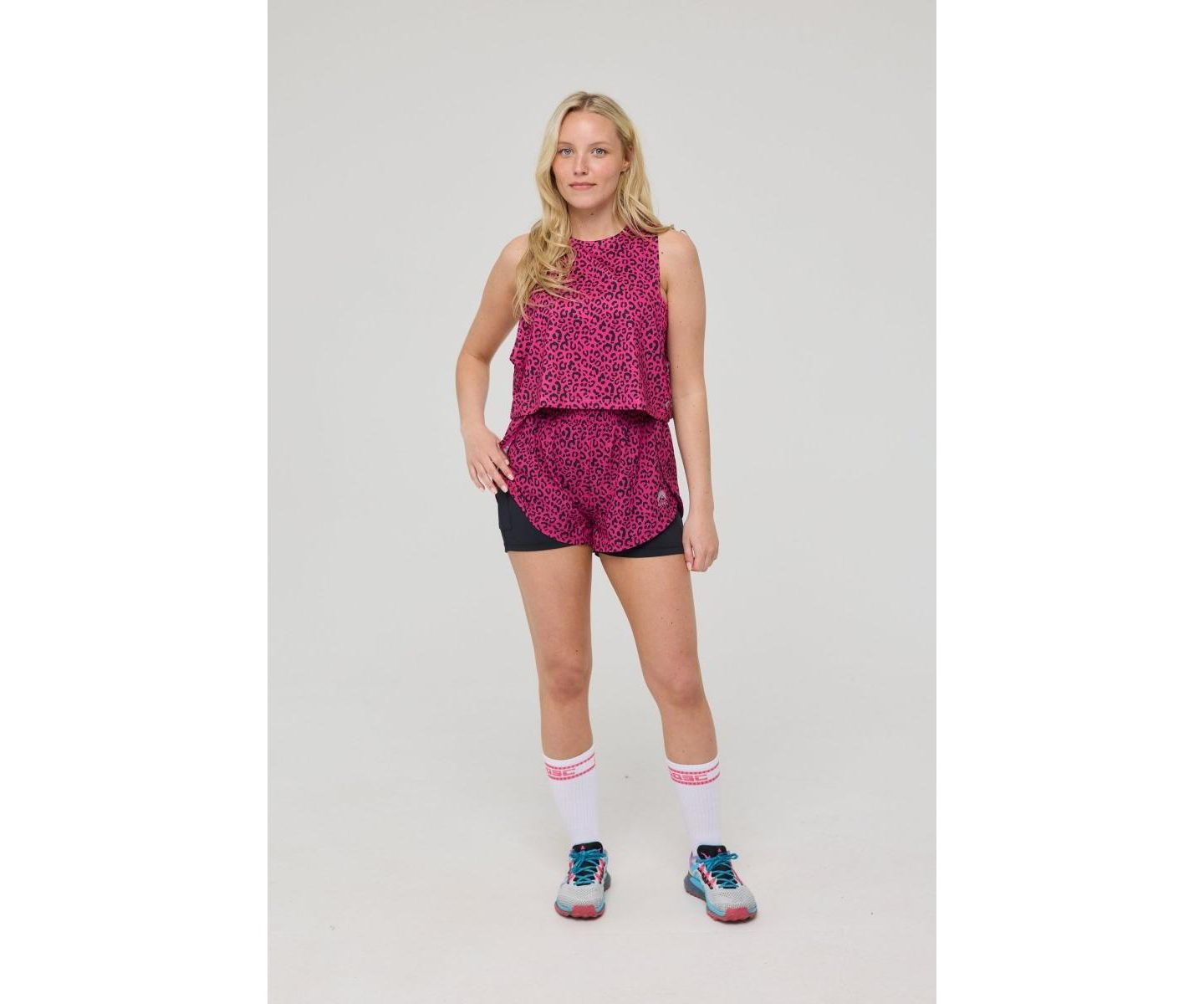 Женский топ OOSC Infinite Cropped - Pink Leopard, цвет: Розовый леопардовый — фото 3