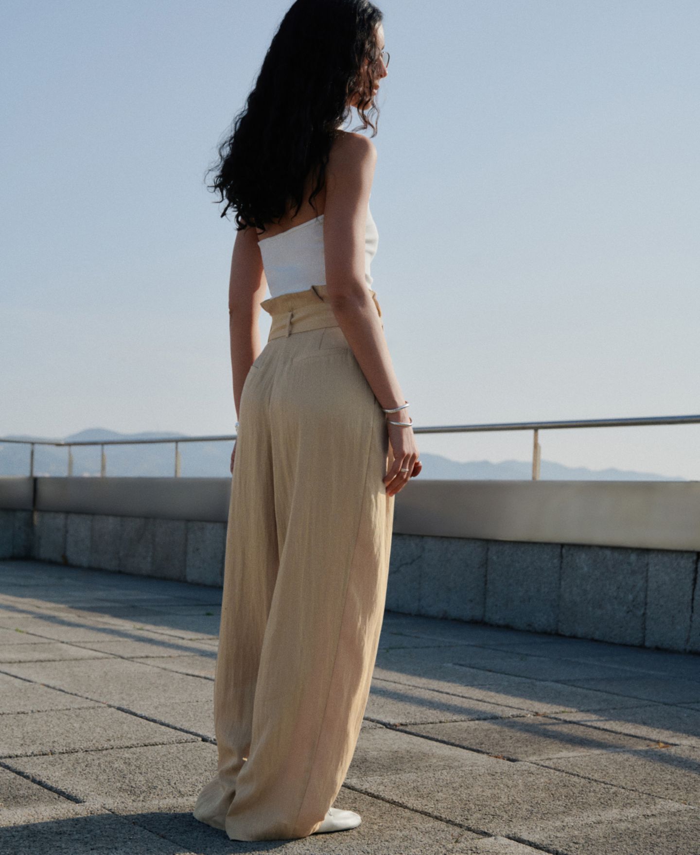 Женские брюки Mango Lyocell Paper bag Pants, цвет: Бежевый — фото 2