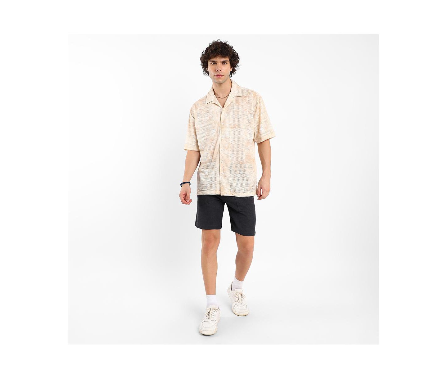 Мужская рубашка Cahoot Campus Sutra Tan Brown & Ivory White Faded Woven Oversized, цвет: Коричневый — фото 3