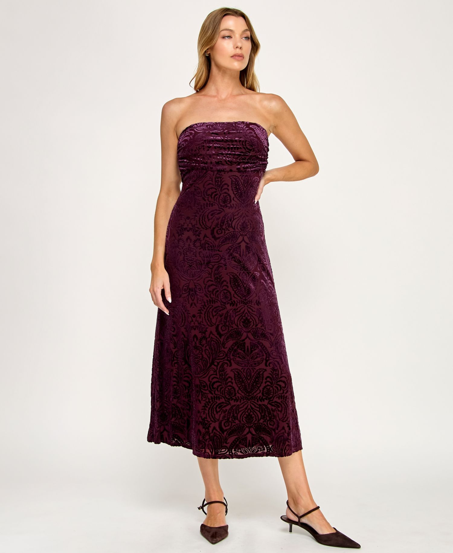 Juniors' Burnout Velvet Sleeveless Scarf Midi Dress