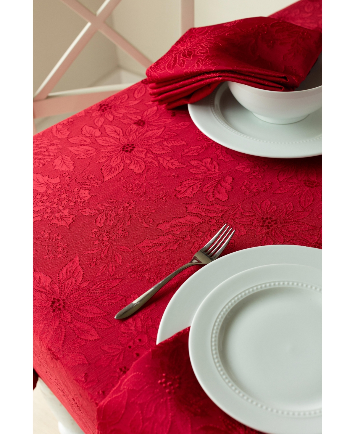 Benson Mills Poinsettia Foliage 70" Round Raised Jacquard Tablecloth In Red