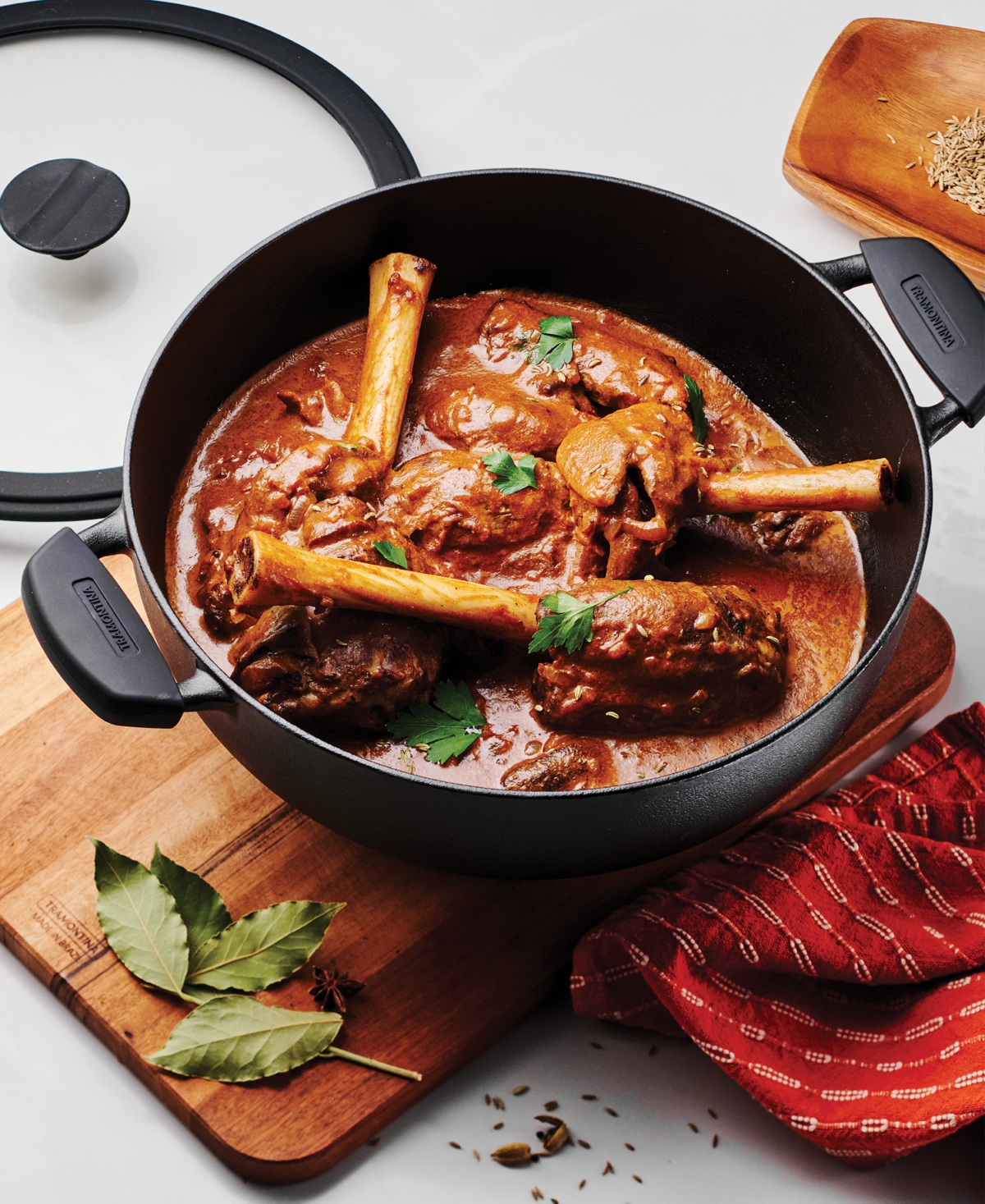 Tramontina Utsava Pre-seasoned Cast Iron 4.9-quart Kadai With Lid In Black