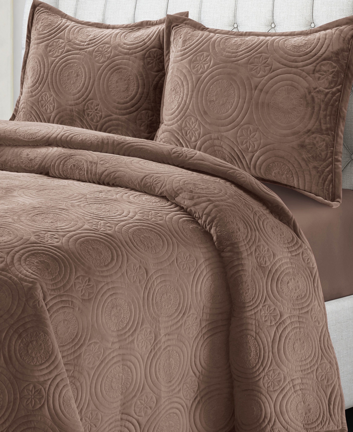 Tribeca Living Capri Medallion Velvet Oversized Solid 3 Piece Quilt Set, Queen In Brown