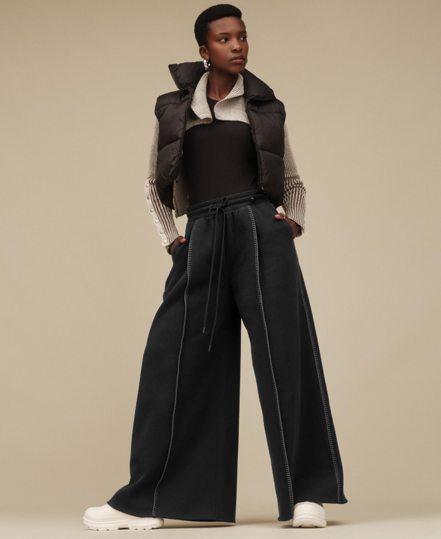 Женские брюки UGG Classic Extra Wide-Leg, цвет: Чёрный — фото 2