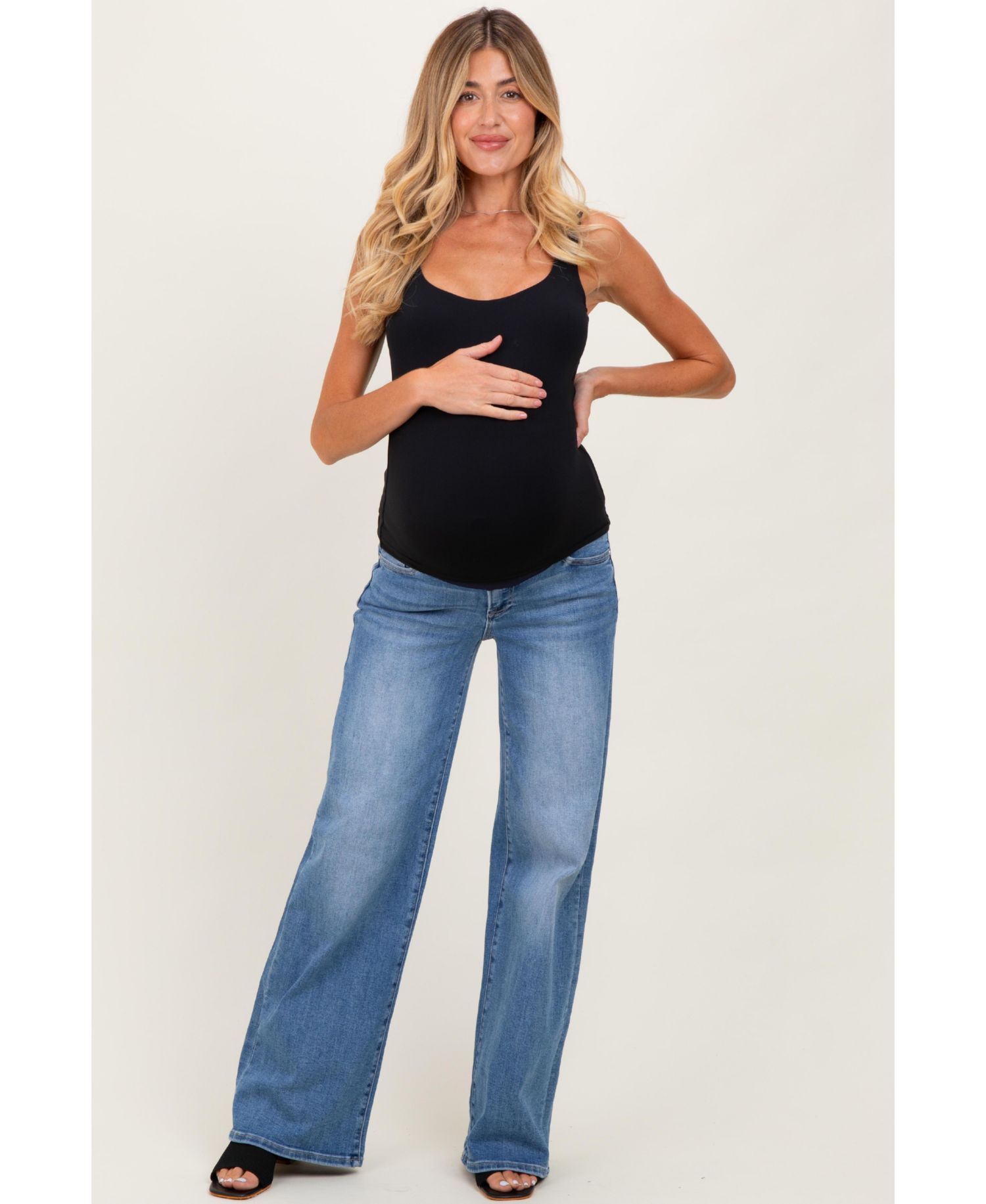 Women's Medium Low Rise Wide Leg Jeans