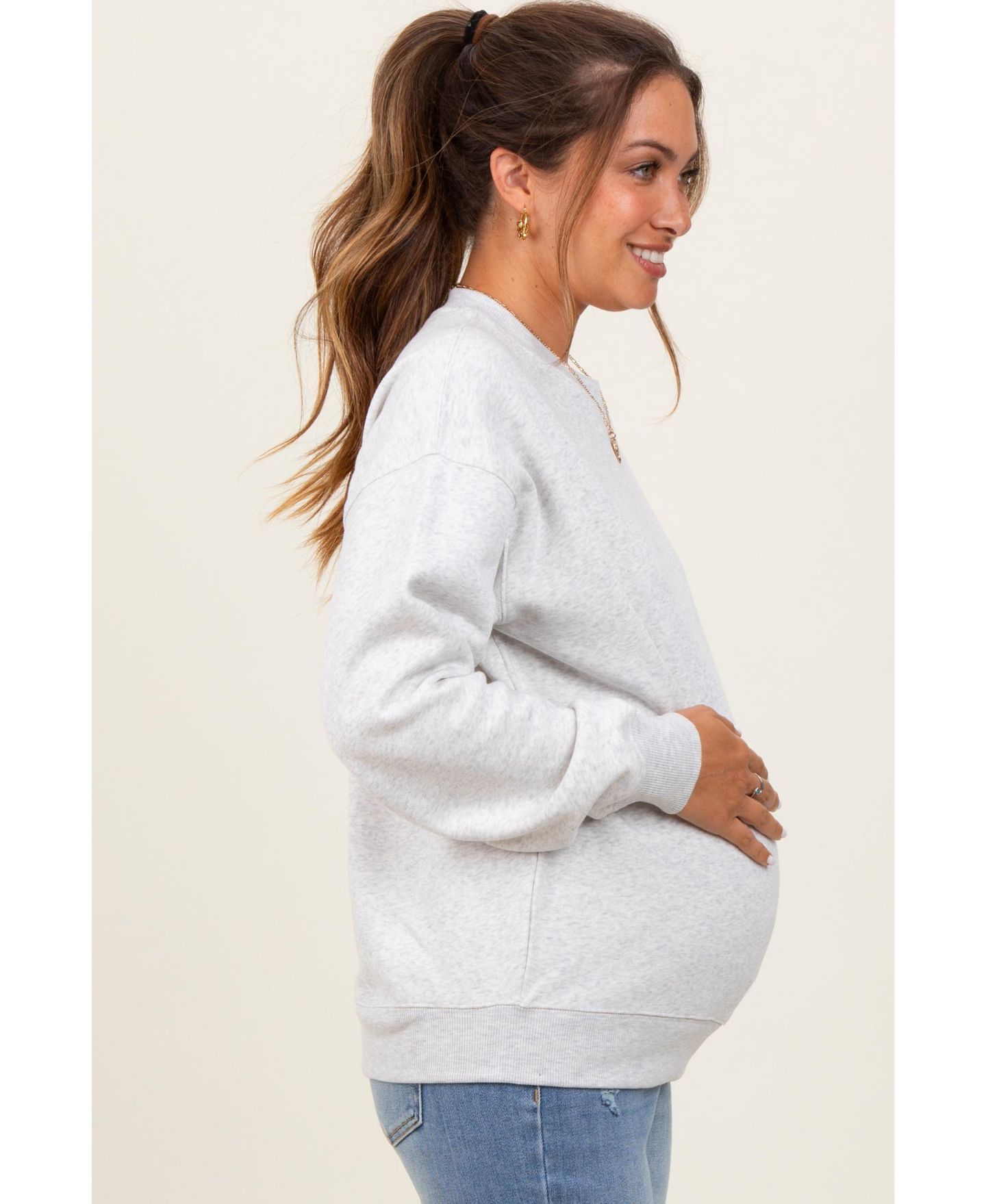 Женская толстовка Pinkblush Heather Grey Fleece Crew Neck Relaxed Fit Maternity, цвет: Меланжевый серый — фото 3