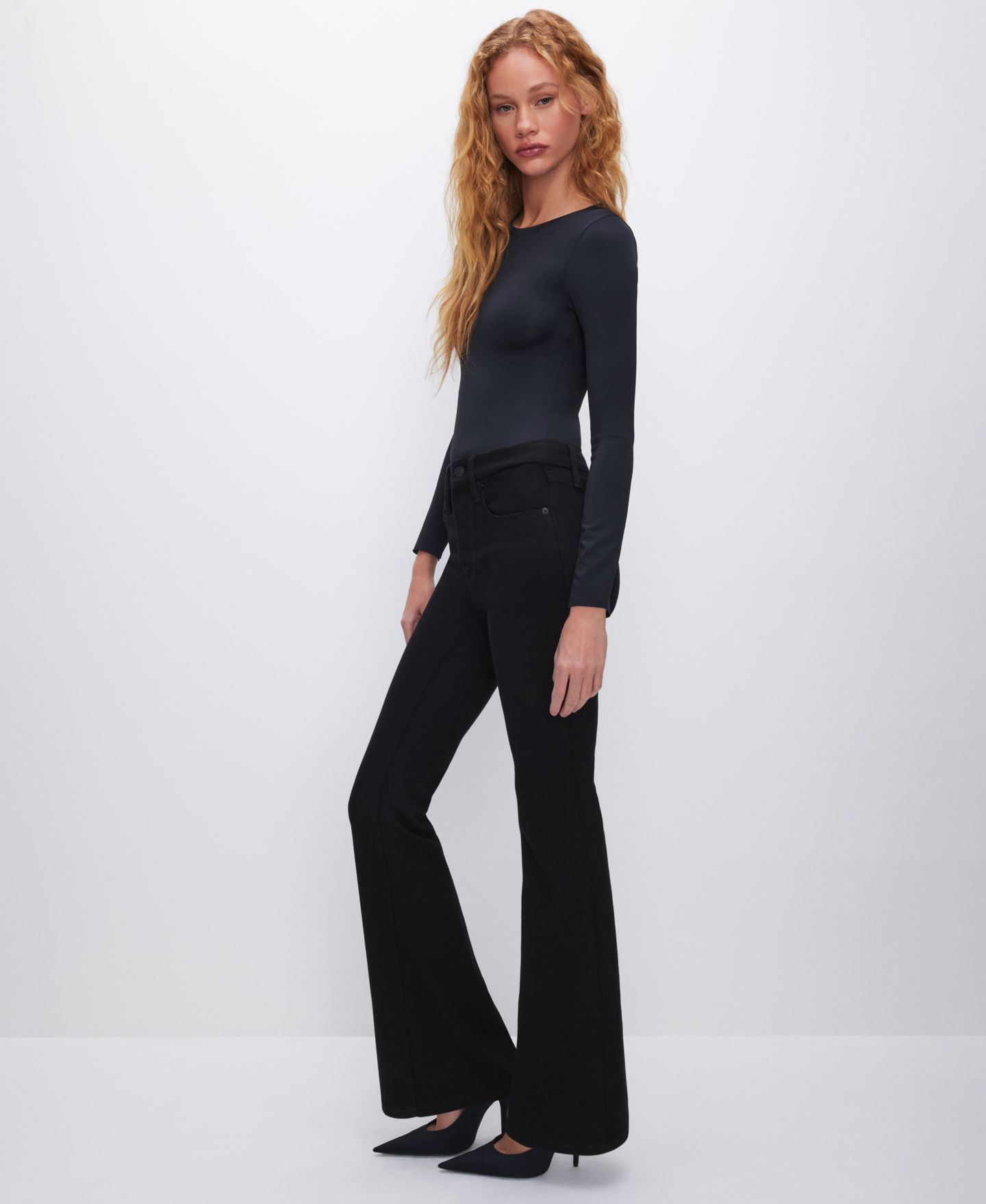 Женские джинсы Good American Never Fades Good Flare Jeans, Regular & Plus Size, цвет: Чёрный — фото 2