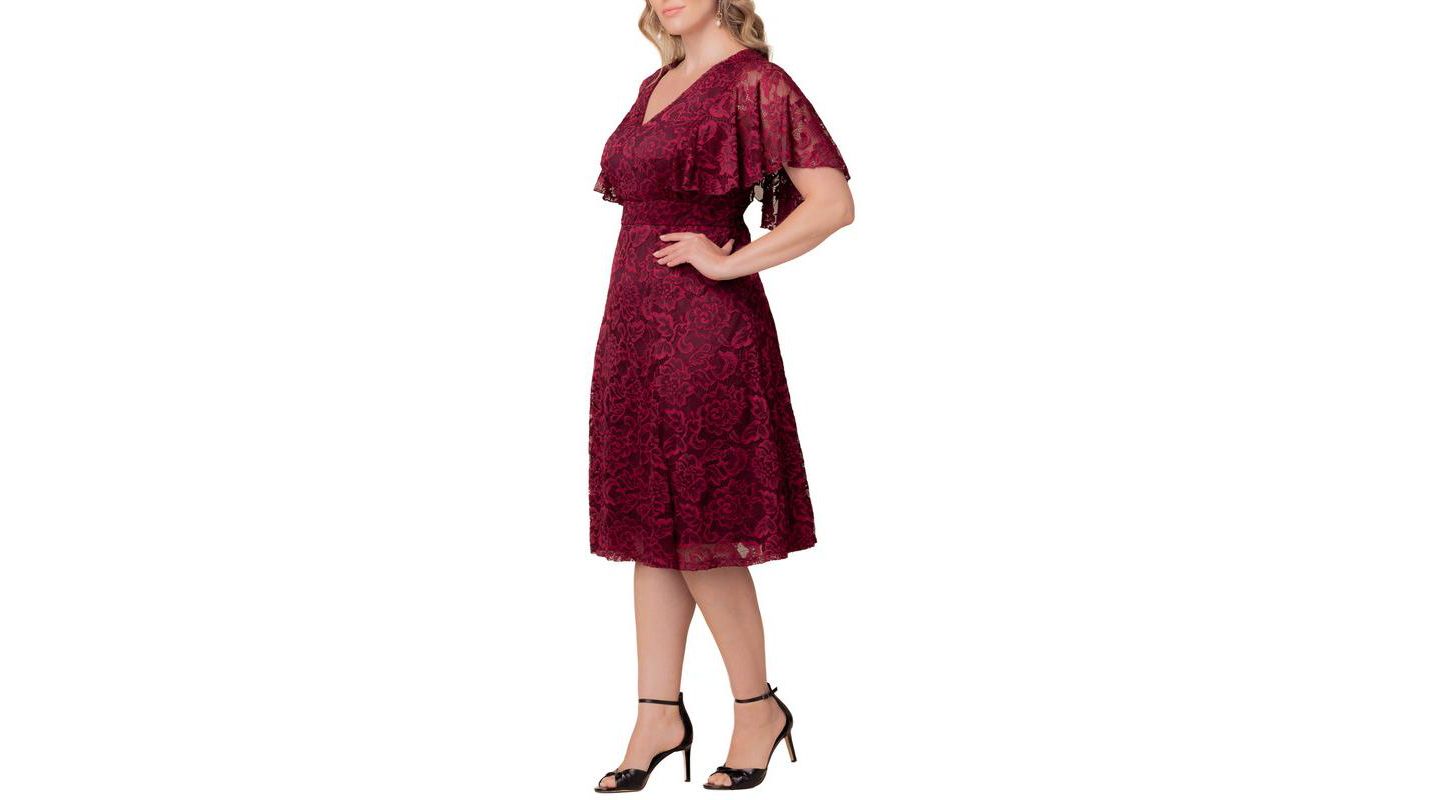 Женское платье Kiyonna Plus Size Camille Lace Cocktail, цвет: Бордовый винный — фото 4