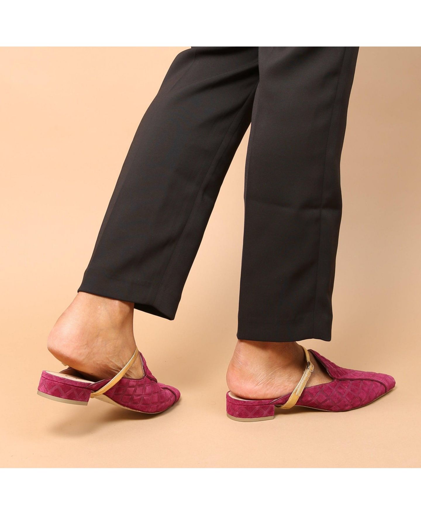 Женские сандалии Alterre Burgundy Suede Twiggy Customizable Loafer Slide, цвет: Malbec Puff — фото 3