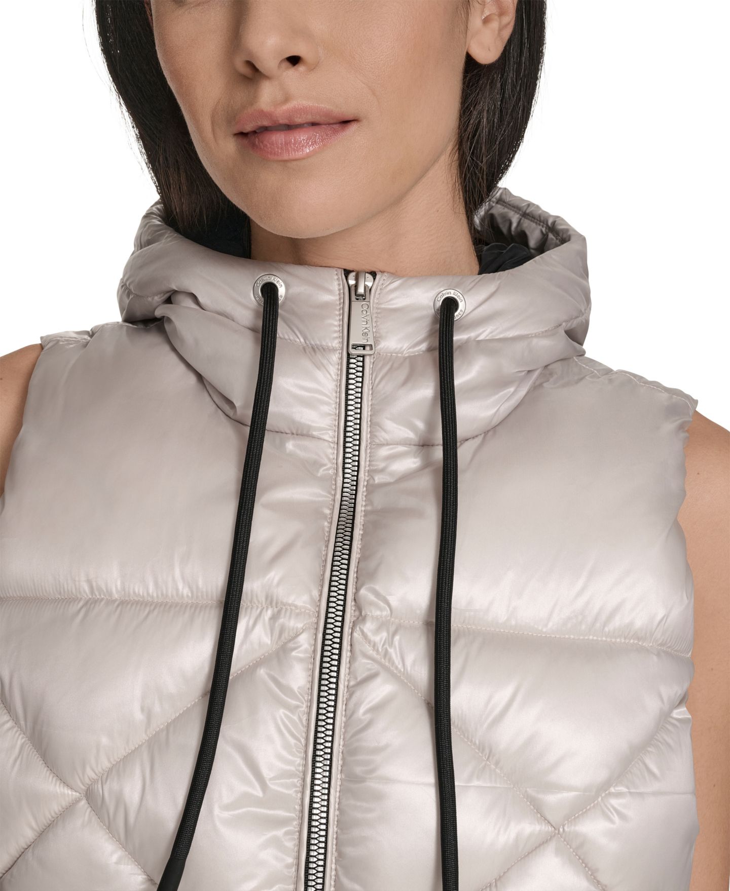 Женский жилет Calvin Klein Performance Diamond Quilt Hooded Puffer Vest, цвет: Металлик — фото 3
