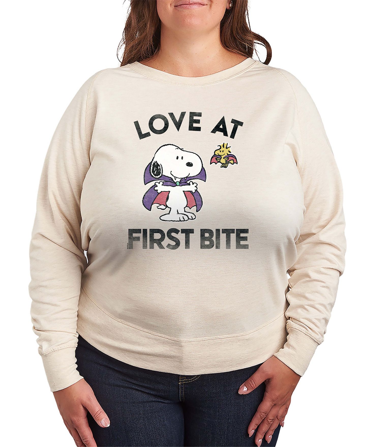 Женская футболка Hybrid Apparel Plus Size Halloween Woodstock and Snoopy Vampires French Terry Long Sleeve, цвет: Бежевый / Хаки — фото 1