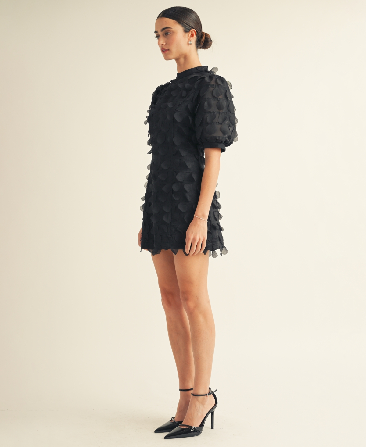 Arose Studio, Inc Women's Crew Neck Puff Sleeve Mini Dress In Black